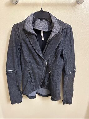 lululemon athletica Charcoal Heather  Jacket size 6